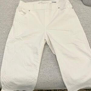 Gloria Vanderbilt All-Around Slimming White Pants